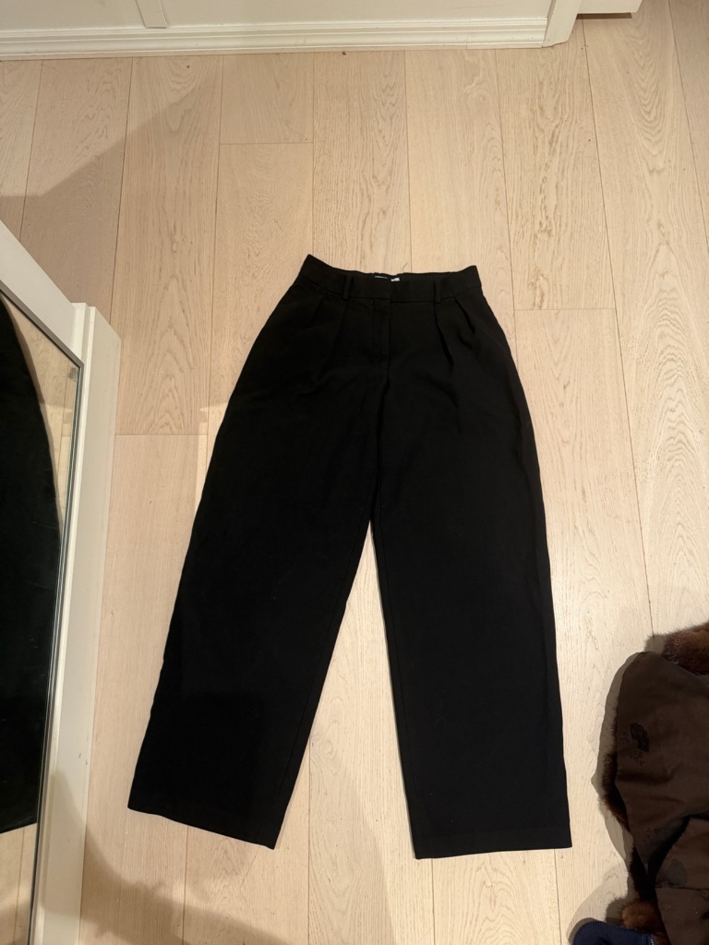 Aritzia black revue trousers straight leg